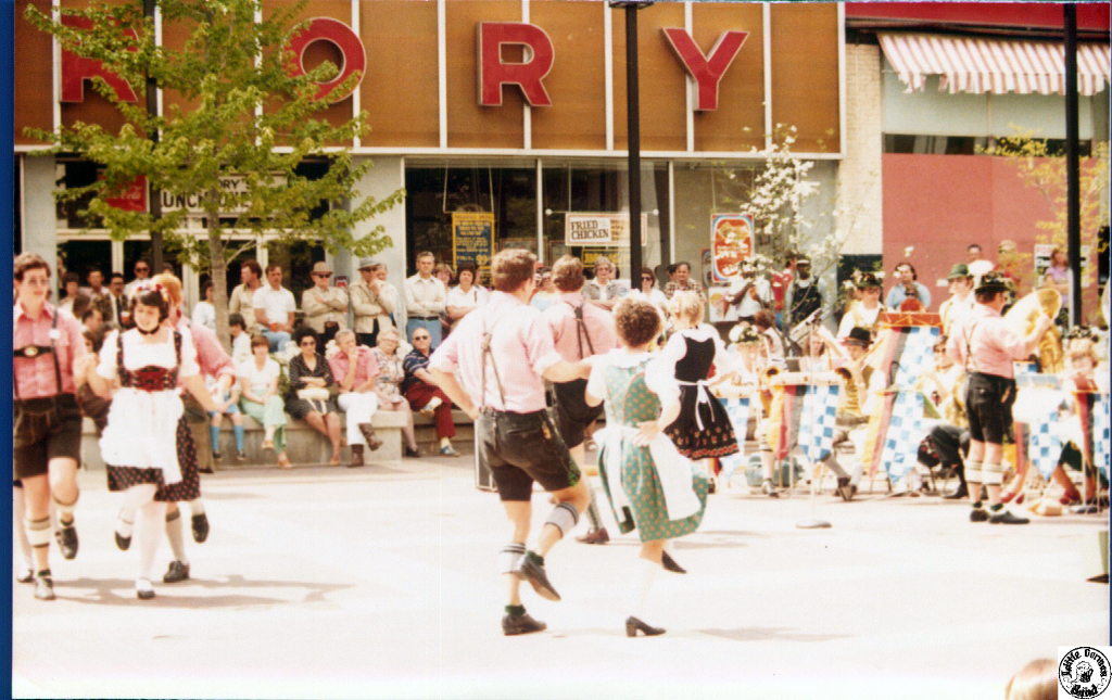 1980 04 20 32 Fayetteville St Mall.jpg